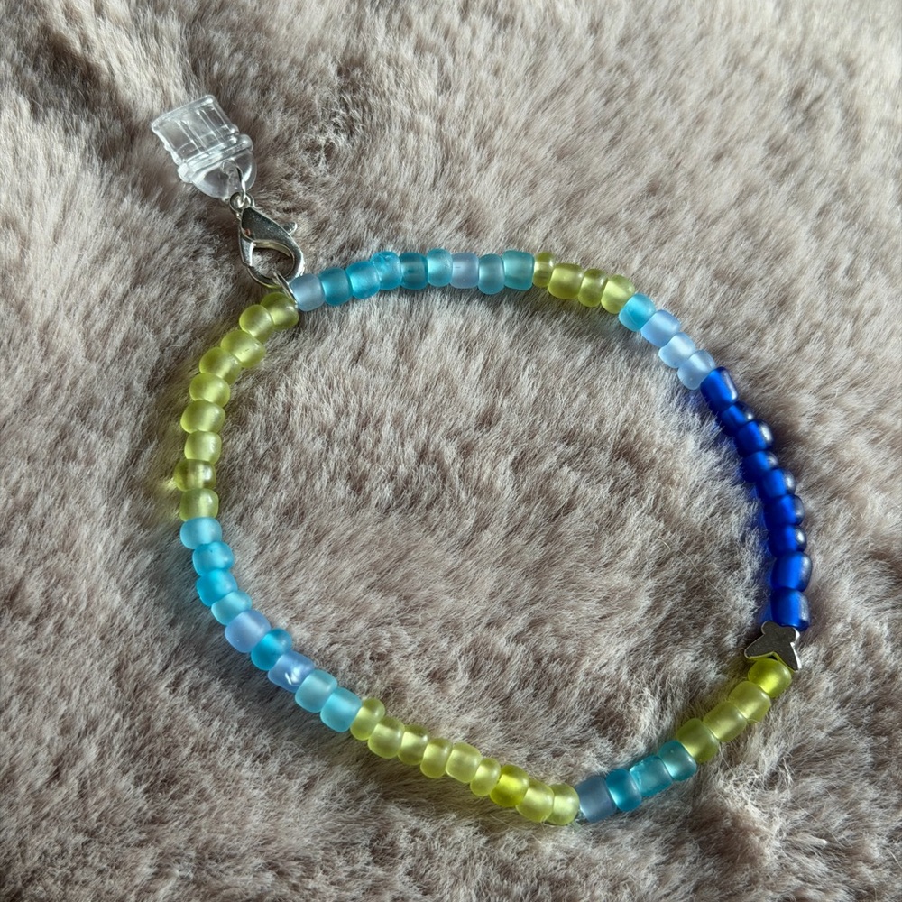 Colorful Beade Bracelet with clip on anti dust plug for type C for phone kindle